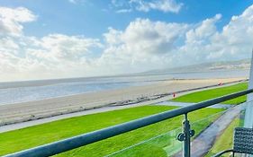 Sea View Apartment At The Beach!